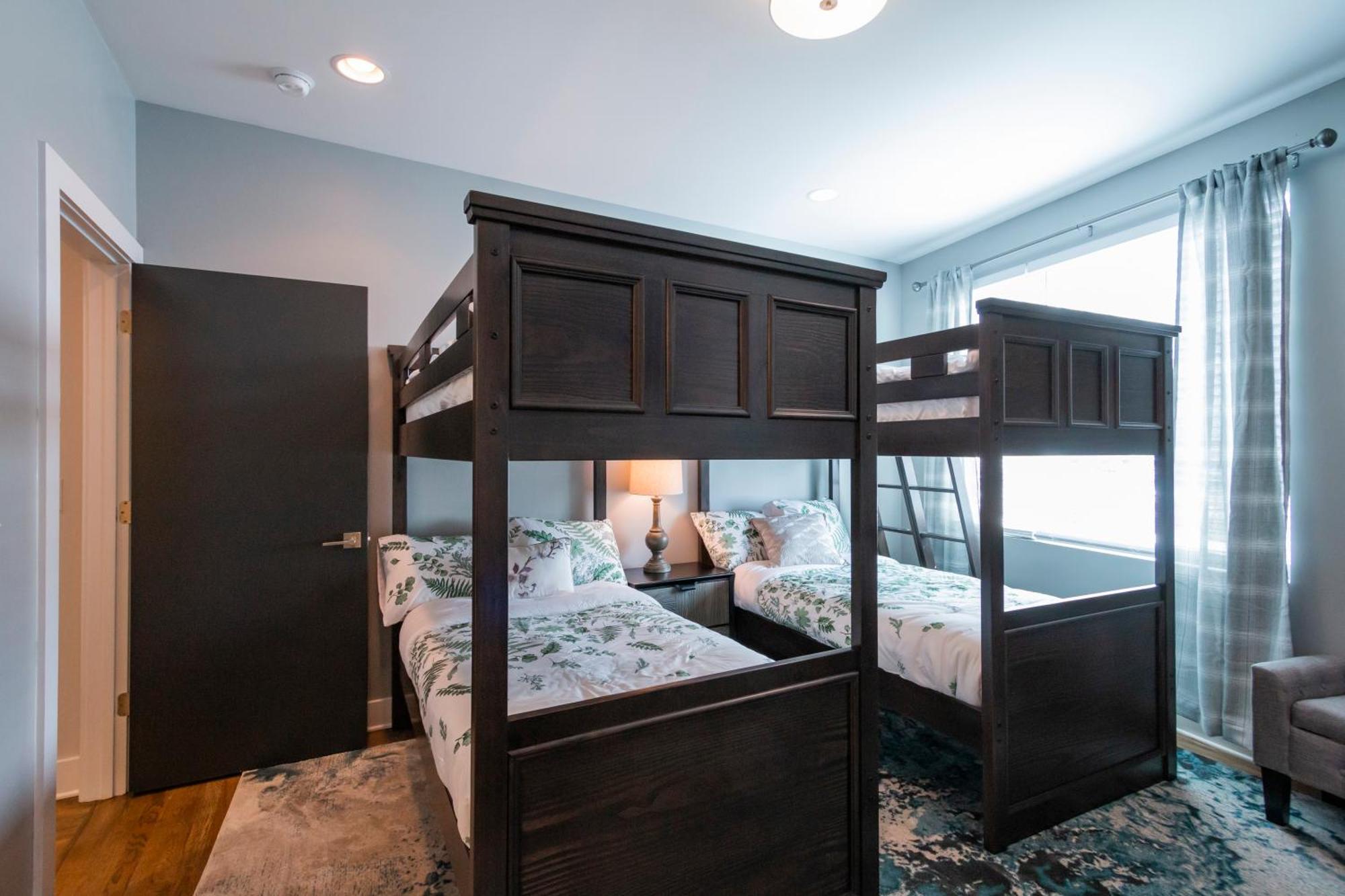 Luxury Townhome Skyline Views Mins To Dt Nashville Exterior photo
